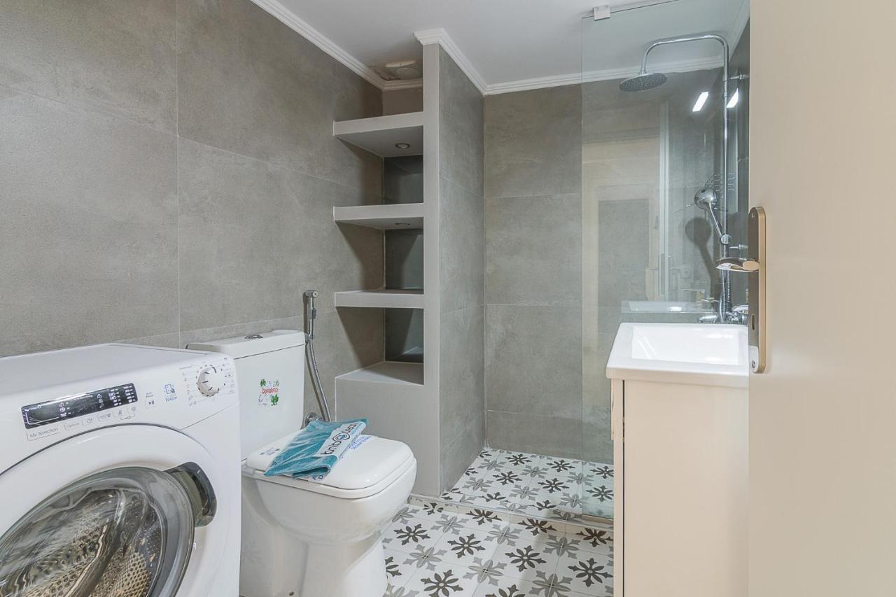 A Modern 2-Bedroom Apartment Near Areios Pagos Athén Kültér fotó