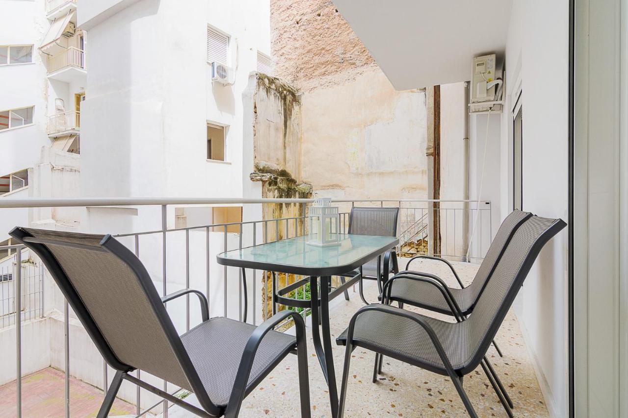 A Modern 2-Bedroom Apartment Near Areios Pagos Athén Kültér fotó