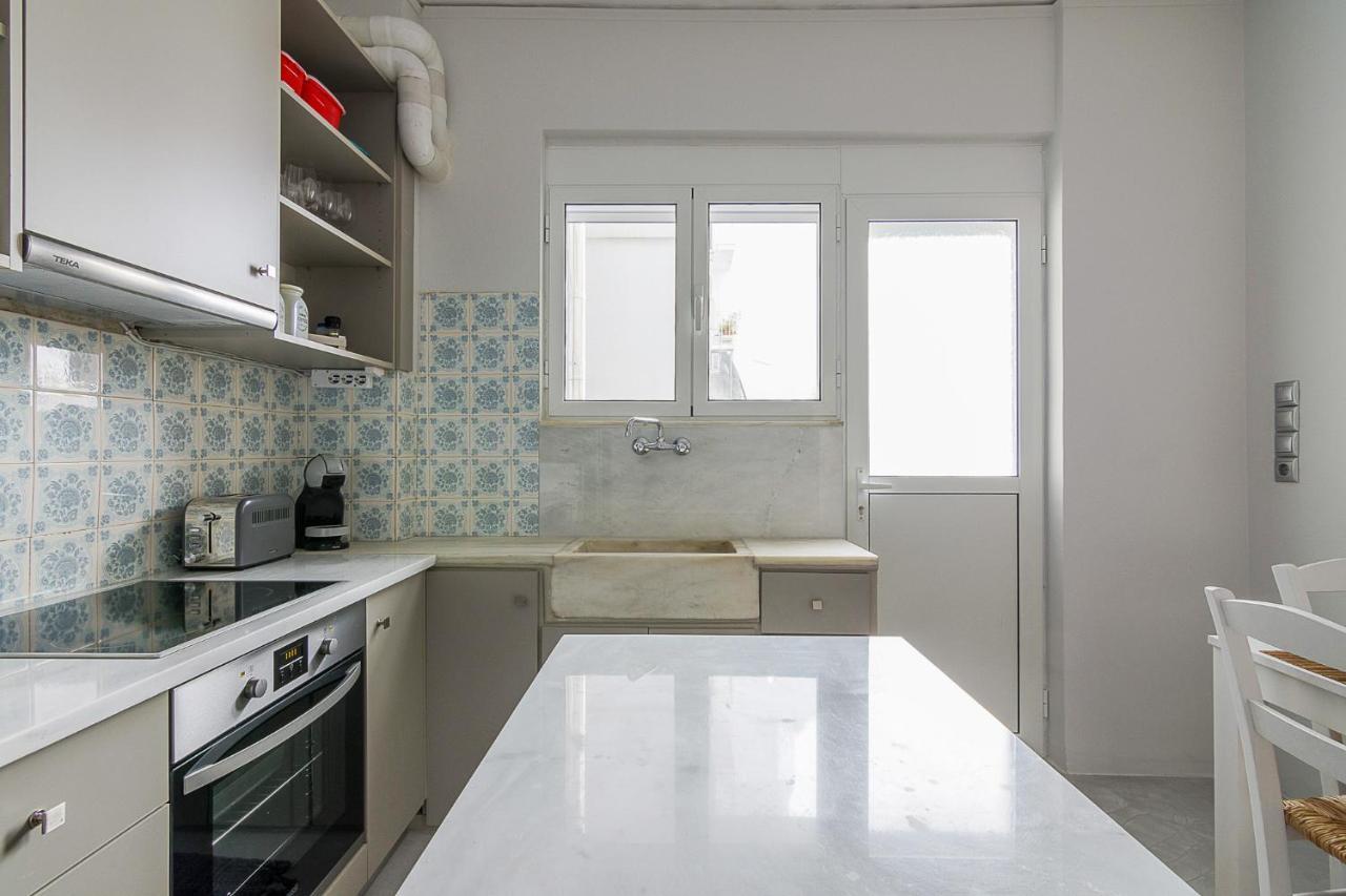 A Modern 2-Bedroom Apartment Near Areios Pagos Athén Kültér fotó
