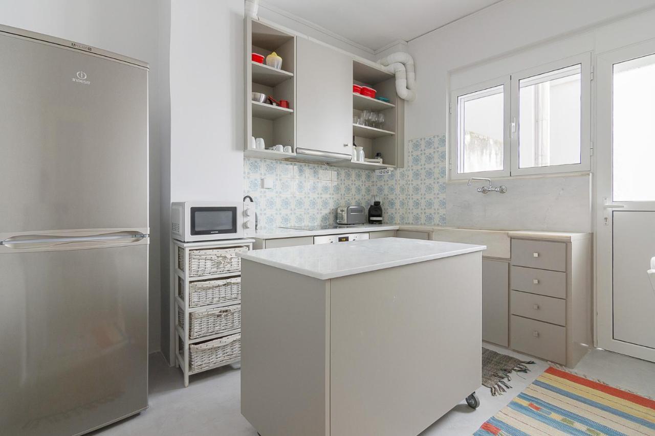 A Modern 2-Bedroom Apartment Near Areios Pagos Athén Kültér fotó